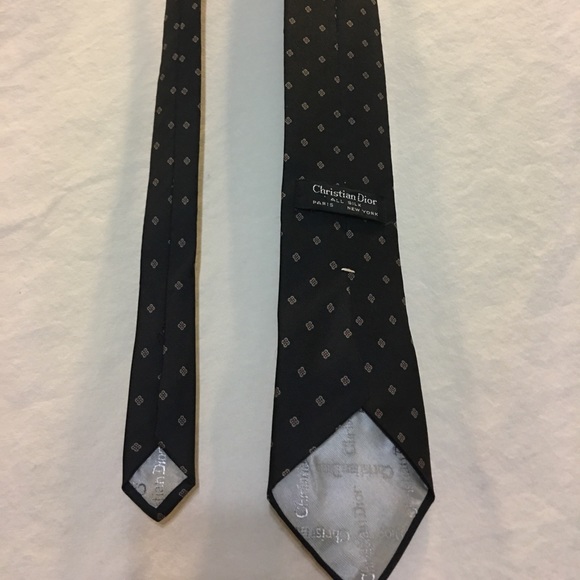 Christian Dior 100% Silk Tie with Classy Design - Picture 1 of 6